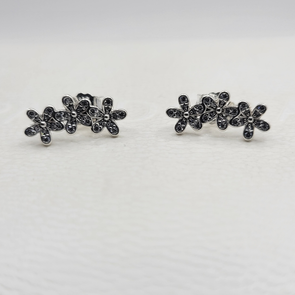 🌸 Authentic Pandora ⭐️RETIRED⭐️  DAISY STUD EARRINGS